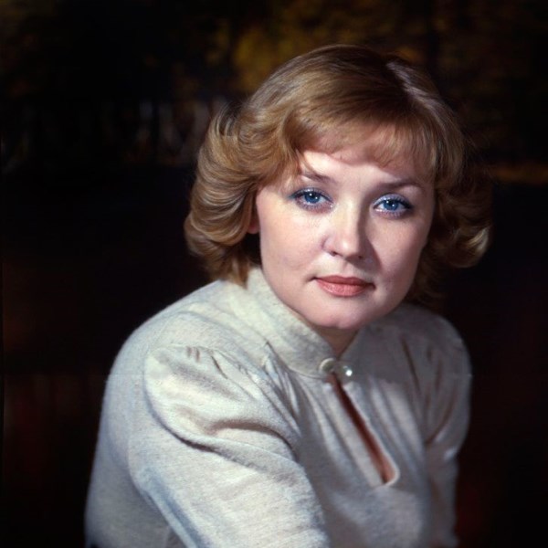 Вера Алентова